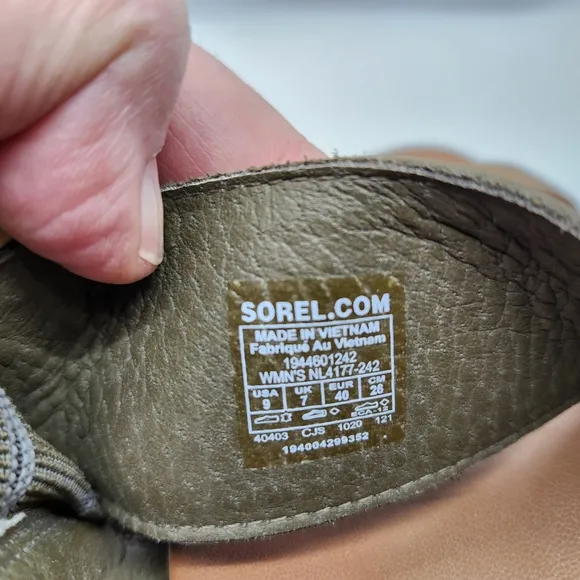 Sorel NWOT Brown and Tan Slide Sandals with Gold Buckle